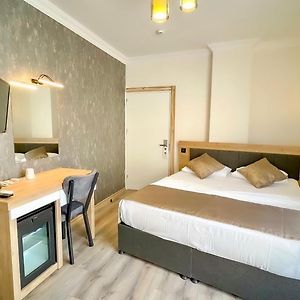 Camera economica con letto king size
