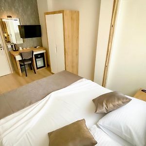 Camera standard con letto king size